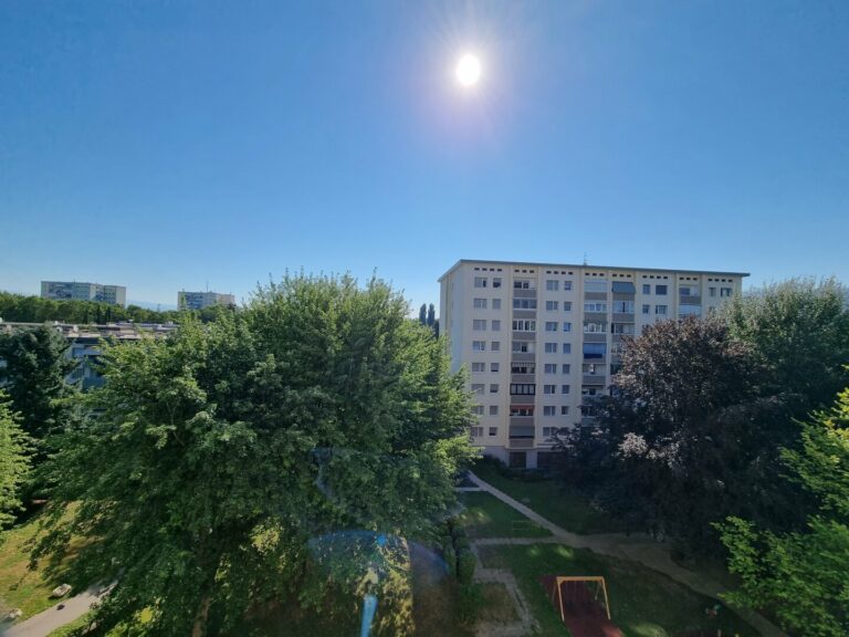 Top gepflegte 3-Zimmerwohnung mit traumhafter Fernsicht! Thumbnail