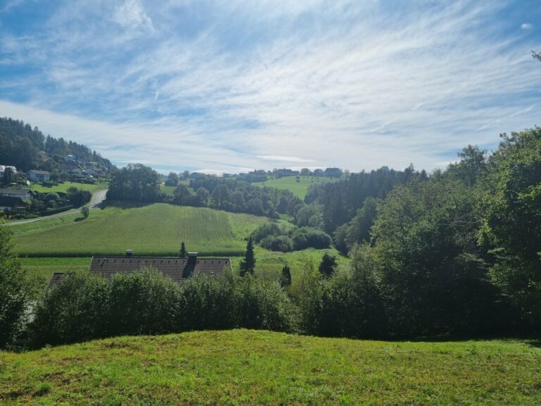 Gut gelegenes Baugrundstück in Moosburg mit idyllischem Grünblick - nur 115.000€! Thumbnail